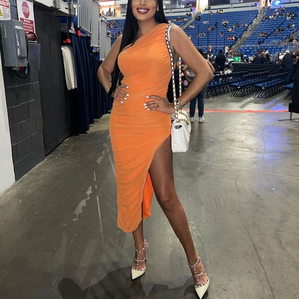 Like new Fashion Nova orange dress size M